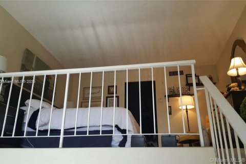 Condo in Miami, Florida, 1 bedroom  № 1832446 - photo 9
