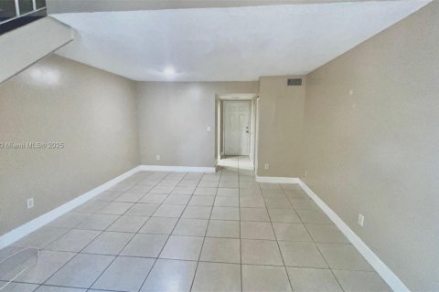 Condo in Miami, Florida, 1 bedroom  № 1832446 - photo 10