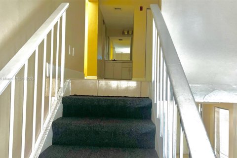 Condo in Miami, Florida, 1 bedroom  № 1832446 - photo 11