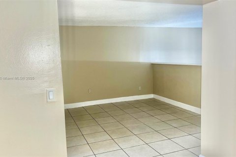 Condo in Miami, Florida, 1 bedroom  № 1832446 - photo 13