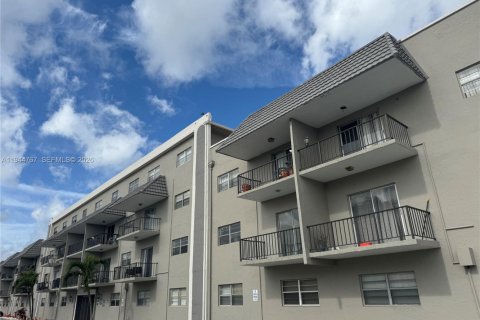 Condo in Pembroke Park, Florida, 2 bedrooms  № 2001380