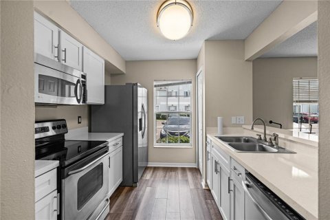 Townhouse in Tampa, Florida 3 bedrooms, 126.72 sq.m. № 1866145 - photo 4