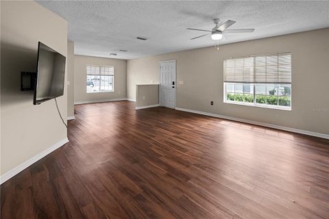 Townhouse in Tampa, Florida 3 bedrooms, 126.72 sq.m. № 1866145 - photo 6