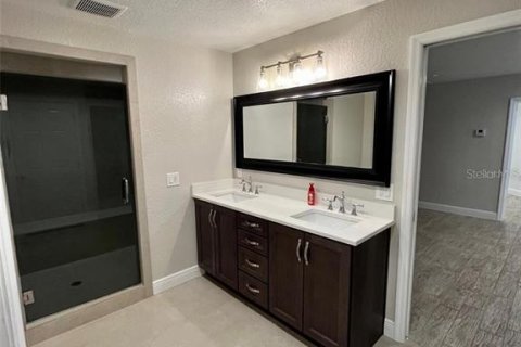 Villa ou maison à vendre à Palm Bay, Floride: 4 chambres, 259.48 m2 № 1884371 - photo 16