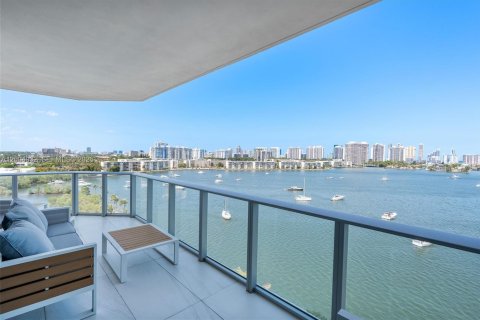 Condominio en venta en North Miami Beach, Florida, 3 dormitorios, 222.04 m2 № 2075441 - foto 2