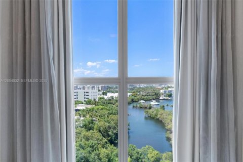 Condominio en venta en North Miami Beach, Florida, 3 dormitorios, 222.04 m2 № 2075441 - foto 20