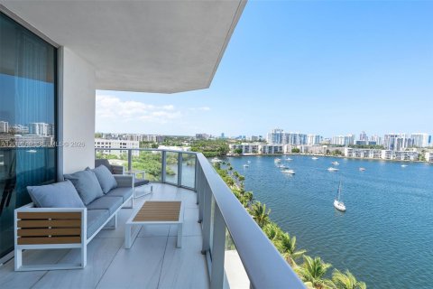 Condominio en venta en North Miami Beach, Florida, 3 dormitorios, 222.04 m2 № 2075441 - foto 3