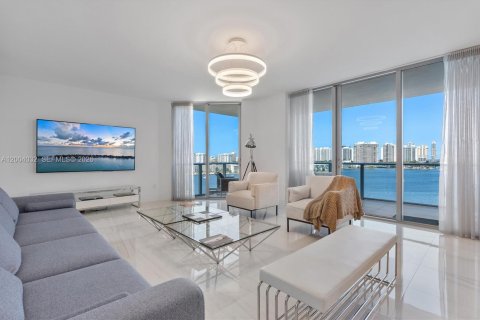 Condominio en venta en North Miami Beach, Florida, 3 dormitorios, 222.04 m2 № 2075441 - foto 9