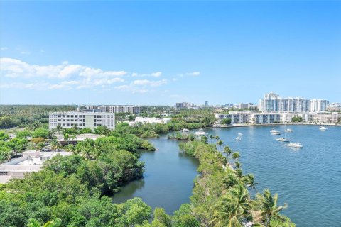 Condominio en venta en North Miami Beach, Florida, 3 dormitorios, 222.04 m2 № 2075441 - foto 6