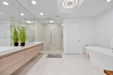 Condominio en venta en North Miami Beach, Florida, 3 dormitorios, 222.04 m2 № 2075441 - foto 22