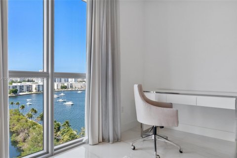 Condominio en venta en North Miami Beach, Florida, 3 dormitorios, 222.04 m2 № 2075441 - foto 17