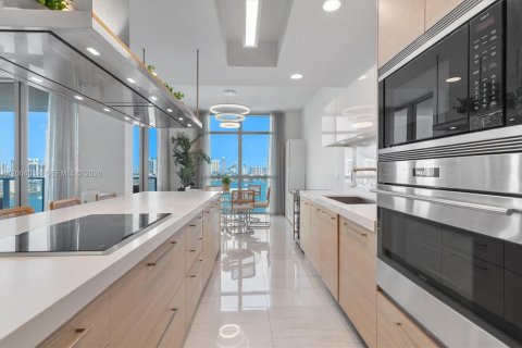 Condominio en venta en North Miami Beach, Florida, 3 dormitorios, 222.04 m2 № 2075441 - foto 12