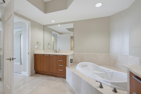 Condo in Holly Hill, Florida, 2 bedrooms № 2348359 - photo 20