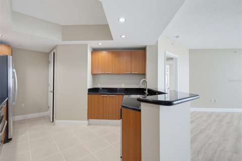 Condo in Holly Hill, Florida, 2 bedrooms № 2348359 - photo 12