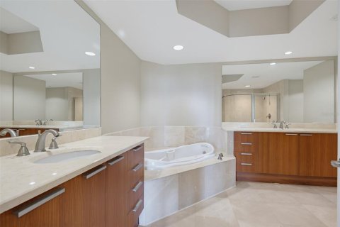 Condo in Holly Hill, Florida, 2 bedrooms № 2348359 - photo 16
