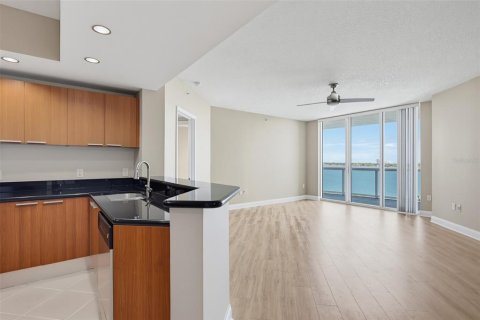Condo in Holly Hill, Florida, 2 bedrooms № 2348359 - photo 6