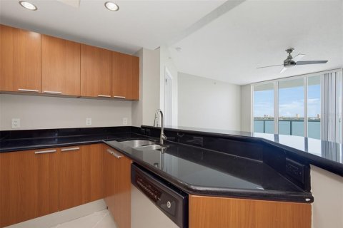 Condo in Holly Hill, Florida, 2 bedrooms № 2348359 - photo 8