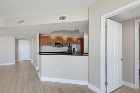 Condo in Holly Hill, Florida, 2 bedrooms № 2348359 - photo 13
