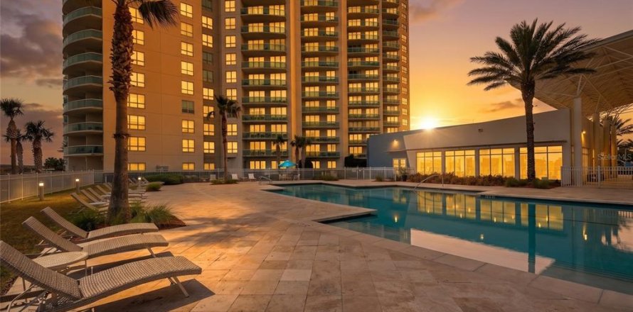 Condo in Holly Hill, Florida, 2 bedrooms № 2348359