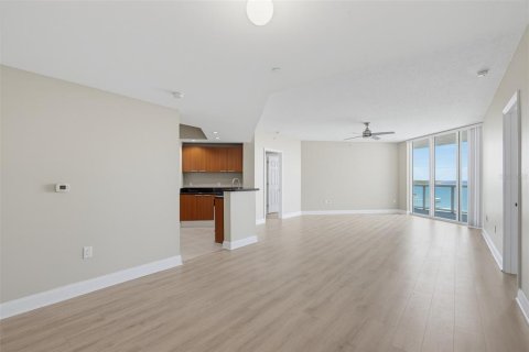 Condo in Holly Hill, Florida, 2 bedrooms № 2348359 - photo 4