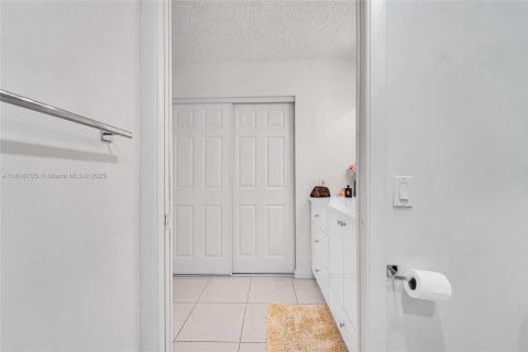Купить кондоминиум в Майами, Флорида 2 спальни, 77.57м2, № 1776143 - фото 11