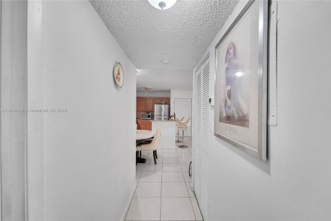 Купить кондоминиум в Майами, Флорида 2 спальни, 77.57м2, № 1776143 - фото 23