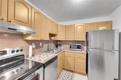 Купить кондоминиум в Майами, Флорида 2 спальни, 77.57м2, № 1776143 - фото 16