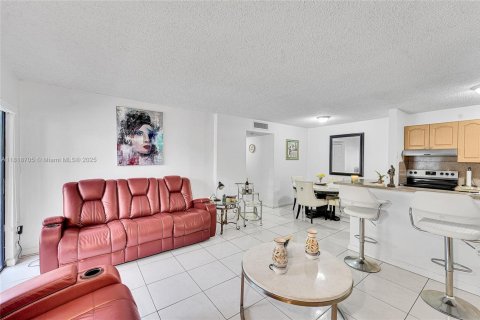 Купить кондоминиум в Майами, Флорида 2 спальни, 77.57м2, № 1776143 - фото 15