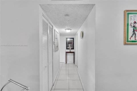 Купить кондоминиум в Майами, Флорида 2 спальни, 77.57м2, № 1776143 - фото 22