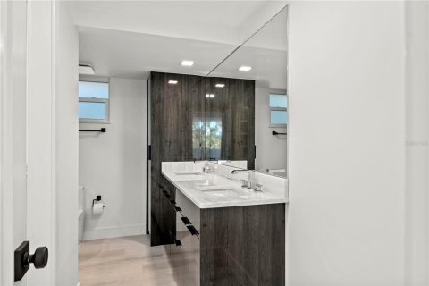 Condo in Winter Park, Florida, 2 bedrooms  № 1733764 - photo 15
