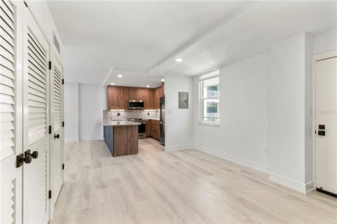 Condo in Winter Park, Florida, 2 bedrooms  № 1733764 - photo 7