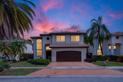 Casa en Miami, Florida 4 dormitorios, 218.6 m2 № 2264757