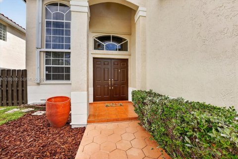 House in Miami, Florida 4 bedrooms, 218.6 sq.m. № 2264757 - photo 4