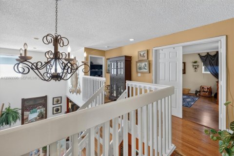 House in Miami, Florida 4 bedrooms, 218.6 sq.m. № 2264757 - photo 20