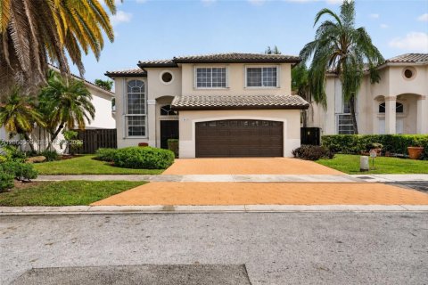 House in Miami, Florida 4 bedrooms, 218.6 sq.m. № 2264757 - photo 3