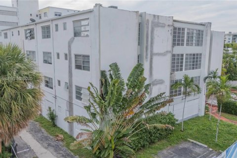 Commercial property in Bay Harbor Islands, Florida № 1989386 - photo 10