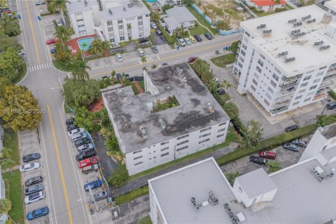 Commercial property in Bay Harbor Islands, Florida № 1989386 - photo 5