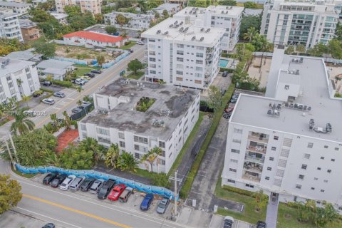 Commercial property in Bay Harbor Islands, Florida № 1989386 - photo 4