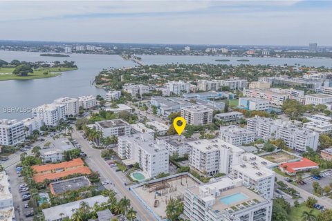Commercial property in Bay Harbor Islands, Florida № 1989386 - photo 13