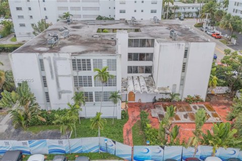 Commercial property in Bay Harbor Islands, Florida № 1989386 - photo 1