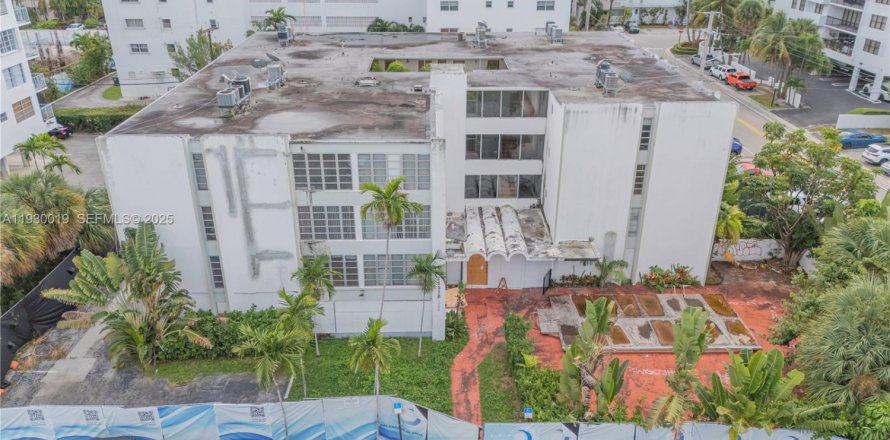 Commercial property in Bay Harbor Islands, Florida № 1989386