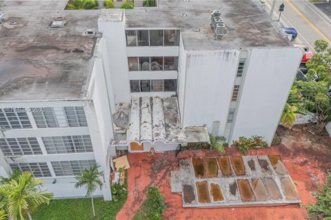 Commercial property in Bay Harbor Islands, Florida № 1989386 - photo 8