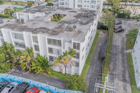 Commercial property in Bay Harbor Islands, Florida № 1989386 - photo 9