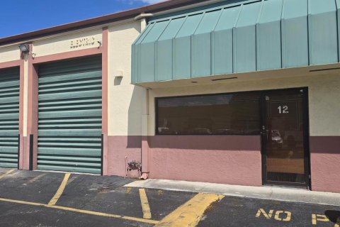Commercial property in Margate, Florida № 2187402