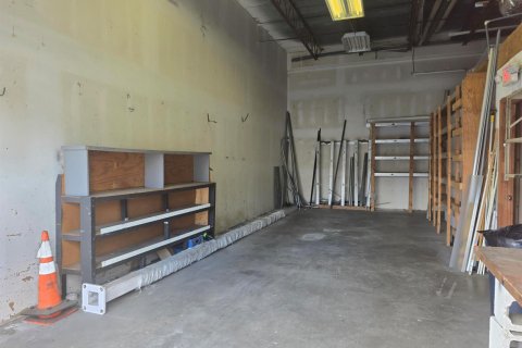 Commercial property in Margate, Florida № 2187402 - photo 16