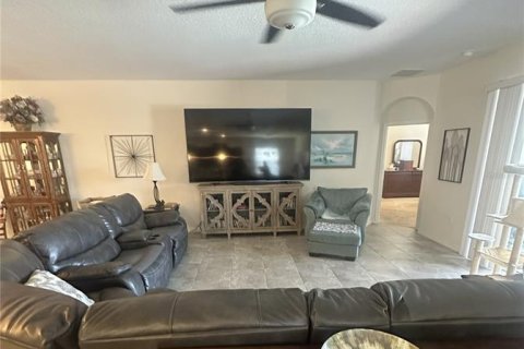 House in Davenport, Florida 4 bedrooms, 219.06 sq.m. № 2315038 - photo 17