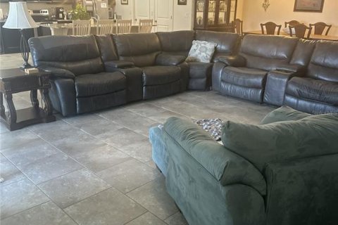House in Davenport, Florida 4 bedrooms, 219.06 sq.m. № 2315038 - photo 18