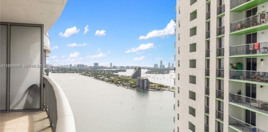 Condominio en Miami, Florida, 1 dormitorio № 2029114