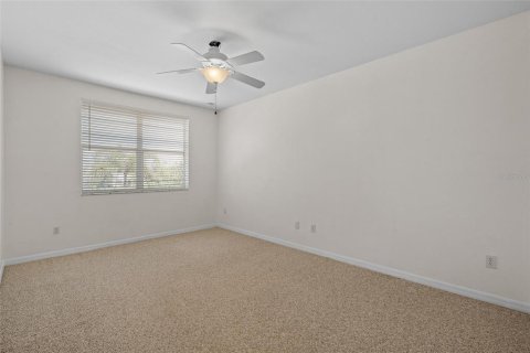 House in Cape Coral, Florida 5 bedrooms, 229.56 sq.m. № 1592493 - photo 29