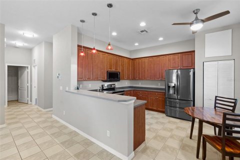 House in Cape Coral, Florida 5 bedrooms, 229.56 sq.m. № 1592493 - photo 18